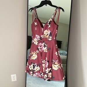 Dry Goods: Size M. Mauve Floral Cutout Back Dress.